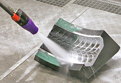 Formenreinigung von Metallgussprodukten mittels Wasserhochdruck