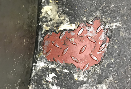 Entfernung von Kleber auf Fußboden mit Trockeneis